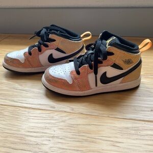 Air Jordan 1 Mid SE GS 'Flight Club'